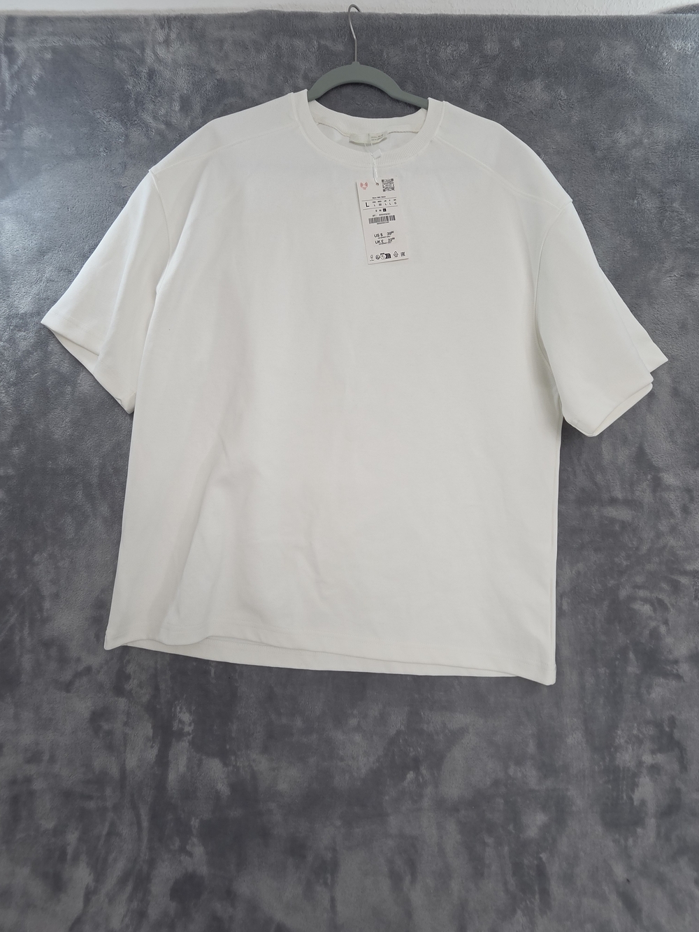 Zara Men's Short Sleeve Crew Neck Tee in White